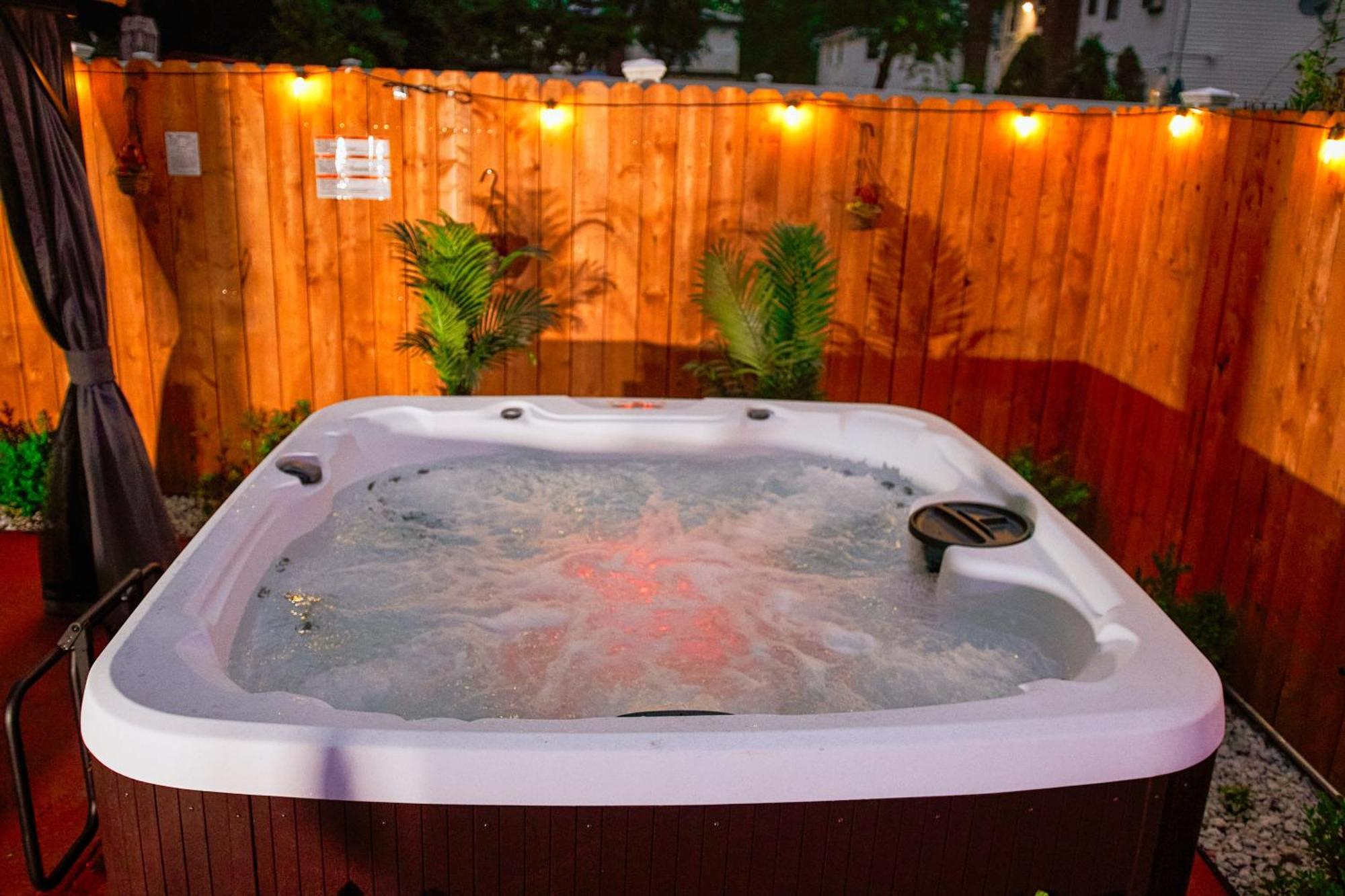 Guest house Guest Suit With Hot Tub New York