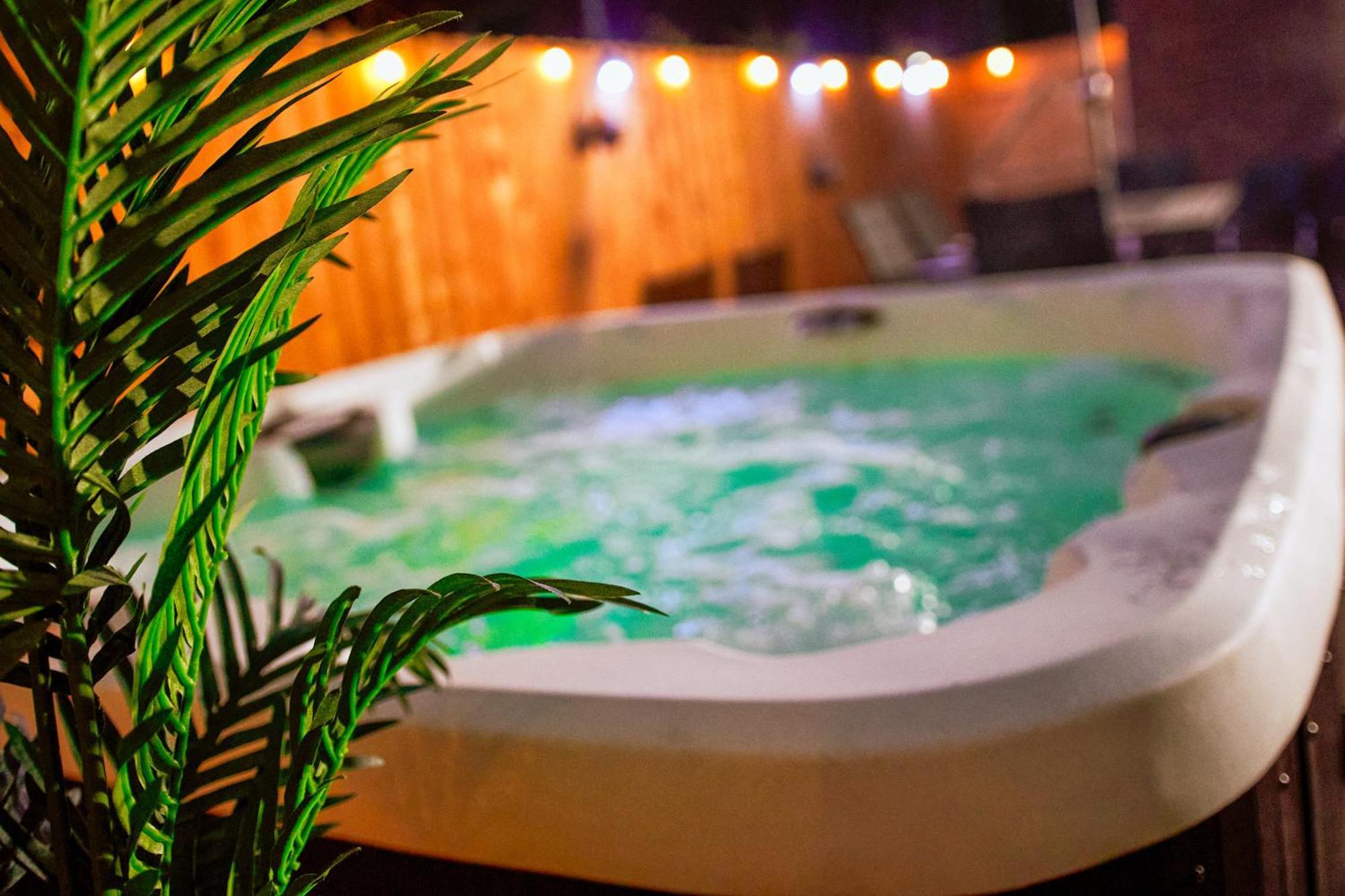 Guest house Guest Suit With Hot Tub *